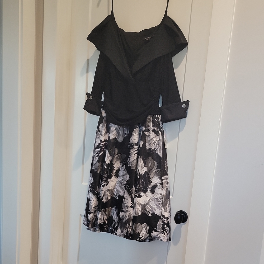 Chic Black and White Floral Long Sleeve Dress